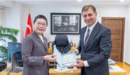 İzmir'de Tugay ve Singapur Büyükelçisi iş birliği fırsatlarını görüştü