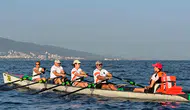 İzmir Marina’da su sporları eğitimleri başladı, her yaştan katılımcılar denizle buluşuyor