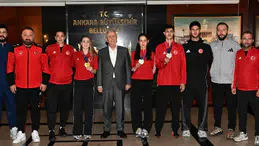 Dünya Taekwondo Şampiyonası'ndan 3 madalya ile dönen sporcular Mansur Yavaş'ı ziyaret etti