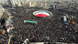 Tahran'da Ali Laricani ve Tümgeneral Süleymani için binlerce kişinin katıldığı cenaze töreni düzenlendi