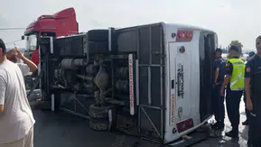 Antalya-Isparta yolunda yolcu midibüsü devrildi! 17 yaralı, 1 kişinin durumu ağır