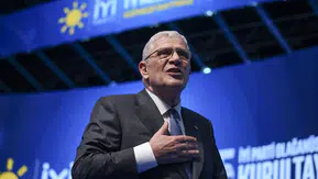 Dervişoğlu'ndan Numan Kurtulmuş'a : "Kimin Koltuğunda Oturduğunu Farkında mısın?"