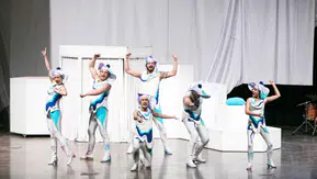 İzmir'de Don Kişot Çocuklara Renkli Bir Tiyatro Deneyimi Sunuyor