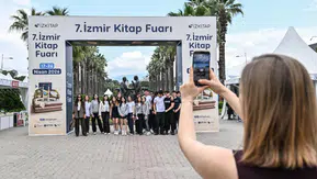 İZKİTAP’ta bilim ve edebiyat aynı sahnede buluştu: Karaburun’dan günümüz öykücülüğüne uzanan yoğun ilgi