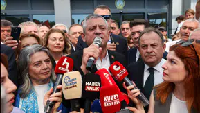 Özgür Özel Trabzon’da konuştu: “Seçme ve seçilme hakkı saldırı altında”