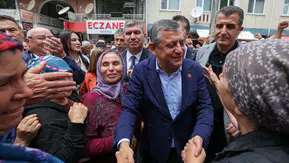 Özgür Özel: "CHP, emekçilerin ve alın terinin partisi olarak iktidara yürüyor"