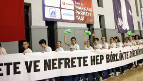Kadınlar Futsal Maçıyla Şiddete Karşı Dayanışma Gösterdi