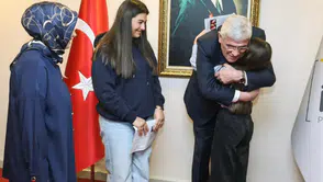 İYİ Parti lideri Müsavat Dervişoğlu, Sinan Ateş’in eşi Ayşe Ateş ve kızları ile görüştü