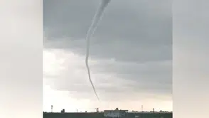 Adana'da Hortum Paniği! Şiddetli Fırtına Çatıları Uçurdu, Sokaklar Göle Döndü