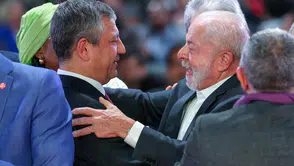 Özgür Özel'den Lula ve Sırp gençlere tebrik: "Demokrasi dersi verildi"