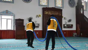 Balıkesir'de Ramazan için camiler gül suyuyla detaylı temizleniyor, hijyenik ibadet ortamları sağlanıyor