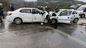 Burdur’da iki otomobil kafa kafaya çarpıştı: 6 ölü, 6 yaralı