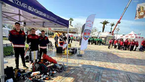 İzmir’de 6 Şubat anması: Enkazdan hayat kurtaran ekipmanlar sergilendi