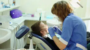 Genç diş hekimlerinin atama çıkmazı büyüyor: Artan talebe rağmen kamudaki kadrolar yetersiz kalıyor