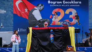 İzmir’de 23 Nisan Coşkusu Kültürpark’ta Gökçe Konseriyle Taçlandı