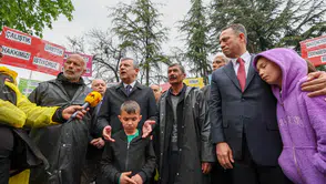Özgür Özel’den açlık grevindeki madencilere destek: “Eninde sonunda hakkınızı alacaksınız”
