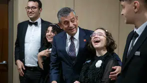 Özgür Özel’den İzmir mesajı: “Seçmen bize tüketici değil yatırımcı kredisi verdi”