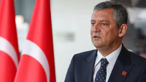 Özgür Özel’den Sırrı Süreyya Önder Mesajı: “Mücadelesini Unutmayacağız”