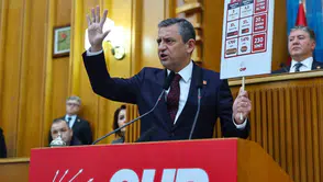 ÖZGÜR ÖZEL: "SANDIĞA, SEÇME HAKKINA VE SEÇTİKLERİNE SAHİP ÇIKANLARA HELAL OLSUN, SELAM OLSUN"