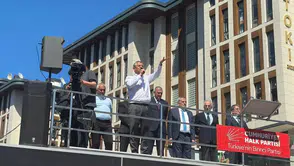 CHP lideri Özgür Özel’den Rize’de çay fiyatı çağrısı: “Kilo başına 40 lira verilmeli”