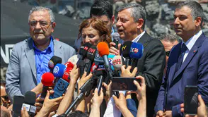 Özgür Özel, Diyarbakır ziyaretinde Selahattin Demirtaş'ın selamını iletti