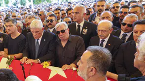 Kemal Kılıçdaroğlu, Kadir İnanır'ın cenaze törenine katıldı