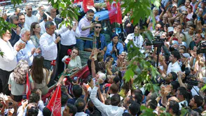 Özgür Özel Adana'da konuştu: "Partimizi geri almak istiyoruz ama..."