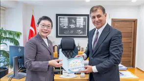 İzmir'de Tugay ve Singapur Büyükelçisi iş birliği fırsatlarını görüştü