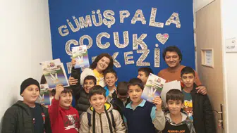 İzmir'de Akdeniz Programı, Çocuklar İçin Eğitici Atölyelerle 2025'i Karşıladı