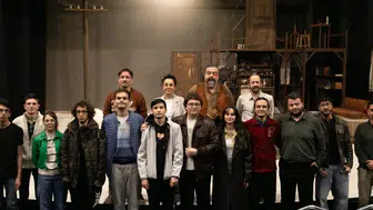 İzmir'de Gençler İçin Tiyatro Buluşması: "Genç Sorular" Etkinliği Devam Ediyor