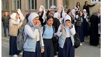 İran Bilim Bakanı'ndan Azerbaycan'daki Başörtülü Kız Öğrencilere Davet