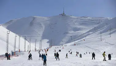Palandöken’e mevsimin ilk karı yağdı: Zirve beyaza büründü