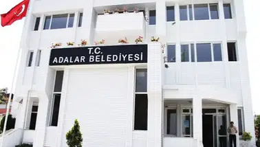 Adalar'da Başkan Vekilliği Seçimi, İstifa ve Yeter Sayı Sorunu Nedeniyle Ertelendi