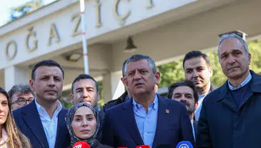 Özgür Özel'den Boğaziçi'nde Sert Erdoğan Eleştirisi: "O Ziyaret Kara Mizahtı, YÖK'ü Tamamen Kaldıracağız!"
