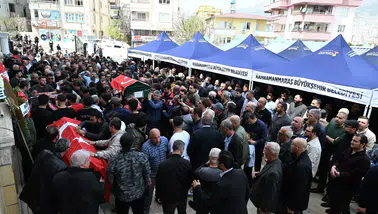 Kahramanmaraş’ta okul saldırısında yaşamını yitiren 8 öğrenci ve öğretmen Ayla Kara son yolculuğuna uğurlandı