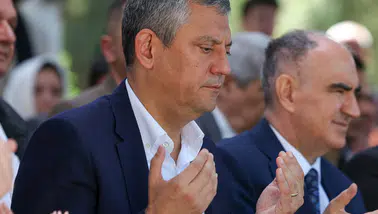 Soma faciasının 12’nci yılında hüzünlü anma: CHP lideri Özgür Özel 301 madenciyi kabirleri başında andı