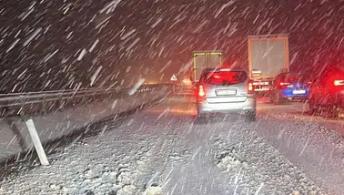 Afyonkarahisar’da okullar tatil mi? Valilik açıkladı: 3 ilçede eğitime ara, bazı ilçelerde taşımalı eğitim durduruldu
