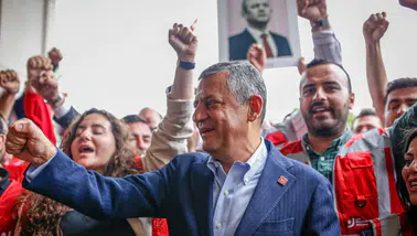 Özgür Özel’den Lüleburgaz’da sert mesajlar: “Millete diz çöktüremezsiniz”