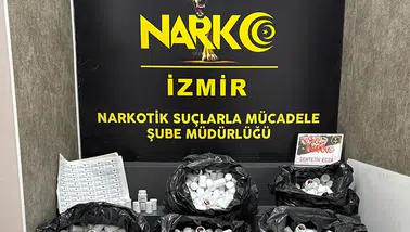 İzmir Buca'da 300 bin sentetik ecza ele geçirildi