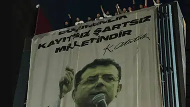 CHP İstanbul İl Binasında Ekrem İmamoğlu Posterini Kaldırdı, Gerginlik Çıktı