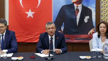Özgür Özel'den yeni parti için tarihi duruş mesajı
