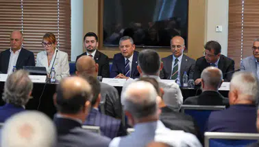 Özgür Özel, Kayseri'de esnaf ziyareti yaparak iktidar hedeflerini vurguladı