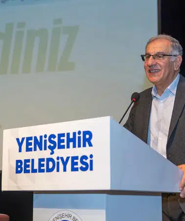 Mersin Yenişehir'de Prof. Dr. Ruşen Keleş, demokrasi ve çevre bilincini vurguladı