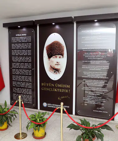 Muğla'da 54 okulda Atatürk büstü ve bakım çalışmalarıyla eğitim koşulları iyileştirildi