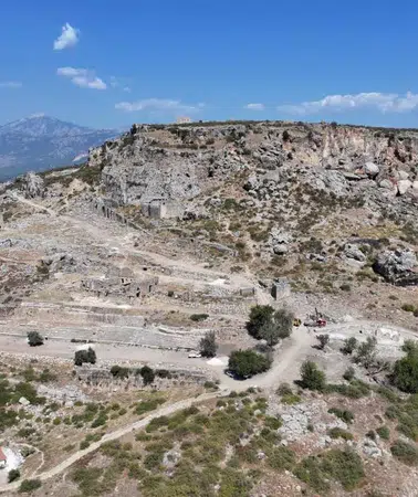 Antalya'da Tarihin Şaşırtan Sırrı: Mezar Odaları Yüzyıllar Sonra Eve Dönüştürüldü!