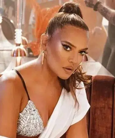 Demet Akalın, Beyşehir'deki 400 öğrenciye barınma desteği için 7 odalı ev kiralayacak