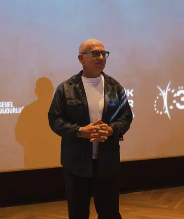 Ferzan Özpetek, Altın Koza Festivalinde ustalık sınıfı verdi ve yeni filmler dünya prömiyerini yaptı