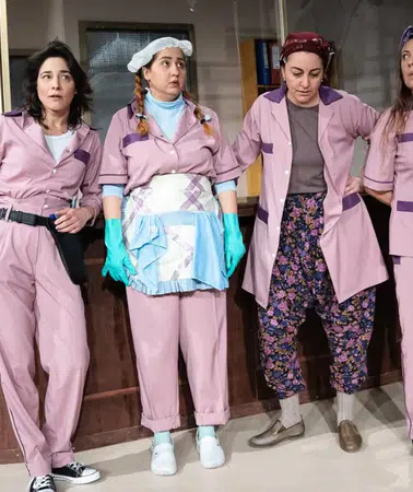 “Mor Şalvar” Karşıyaka’da Sahne Alıyor: Dört Kadının Trajikomik Hikâyesi 19 Şubat’ta Perdede