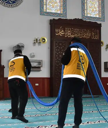 Balıkesir'de Ramazan için camiler gül suyuyla detaylı temizleniyor, hijyenik ibadet ortamları sağlanıyor