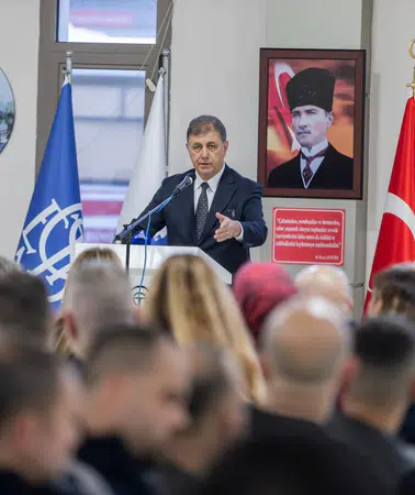 Başkan Cemil Tugay, ESHOT personeliyle buluşarak İzmir'e hizmetin önemini vurguladı